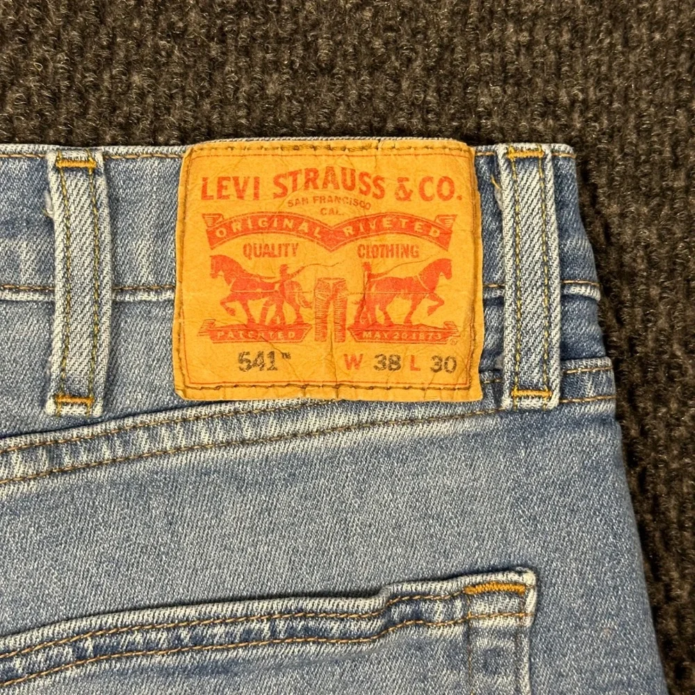 Levi's 541 Jeans Mens 38x30 Athletic Taper Light Wash Stretch Denim (Fit 37x29)